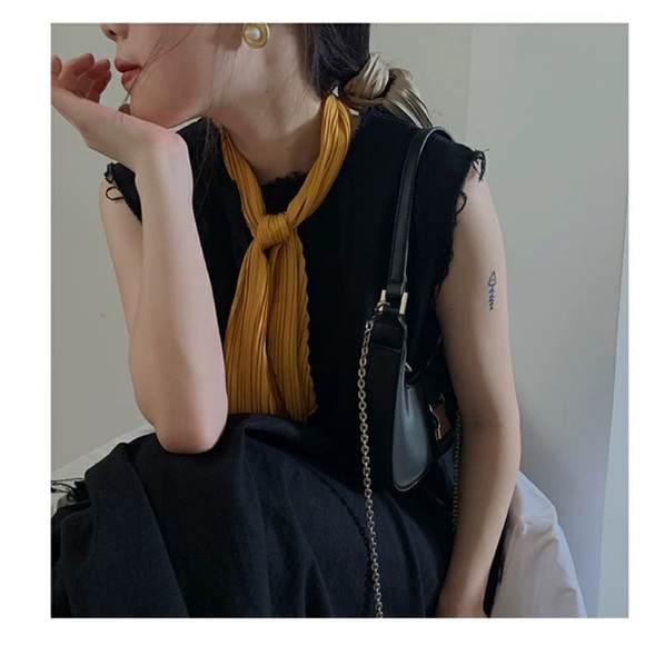 💕LAST ONE Mustard Yellow Silky Pleated Scarf - Picture 4 of 5